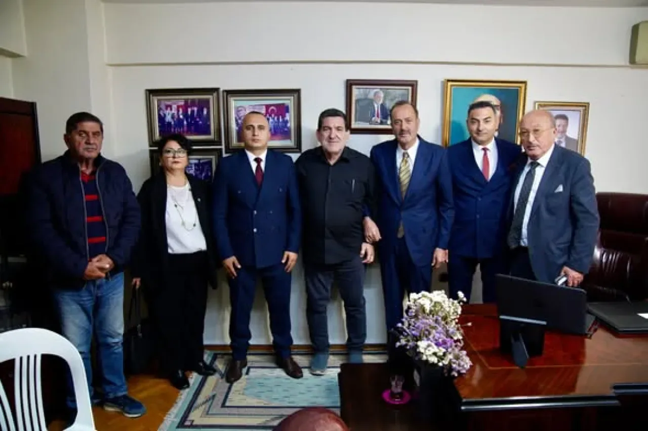 MHP'li Osmanağaoğlu, Balçova Şoförler Odası'nı Ziyaret Etti MHP'li Osmanağaoğlu, Balçova Şoförler Odası'nı Ziyaret Etti