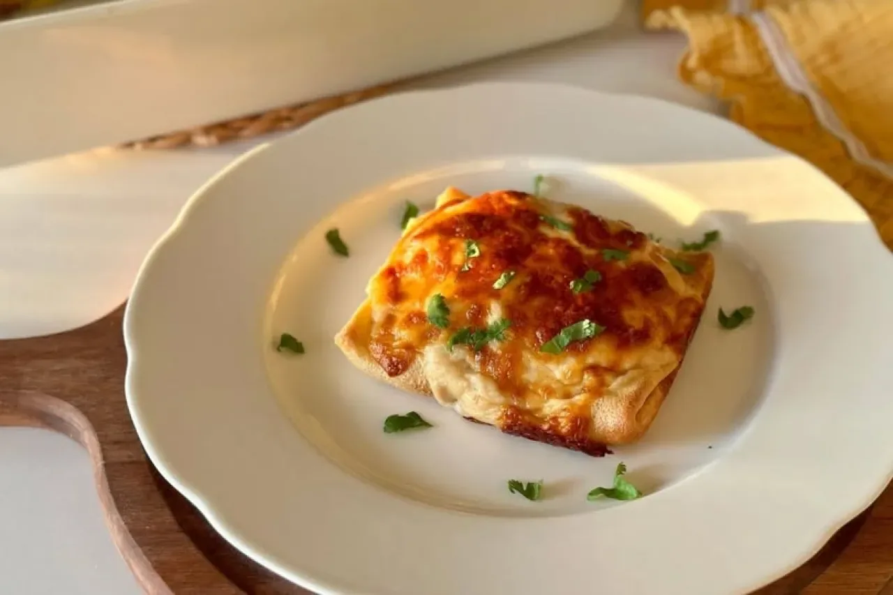 Beşamel Soslu Börek Tarifi: Kolay ve Lezzetli Ev Yapımı Börek Beşamel Soslu Börek Tarifi: Kolay ve Lezzetli Ev Yapımı Börek