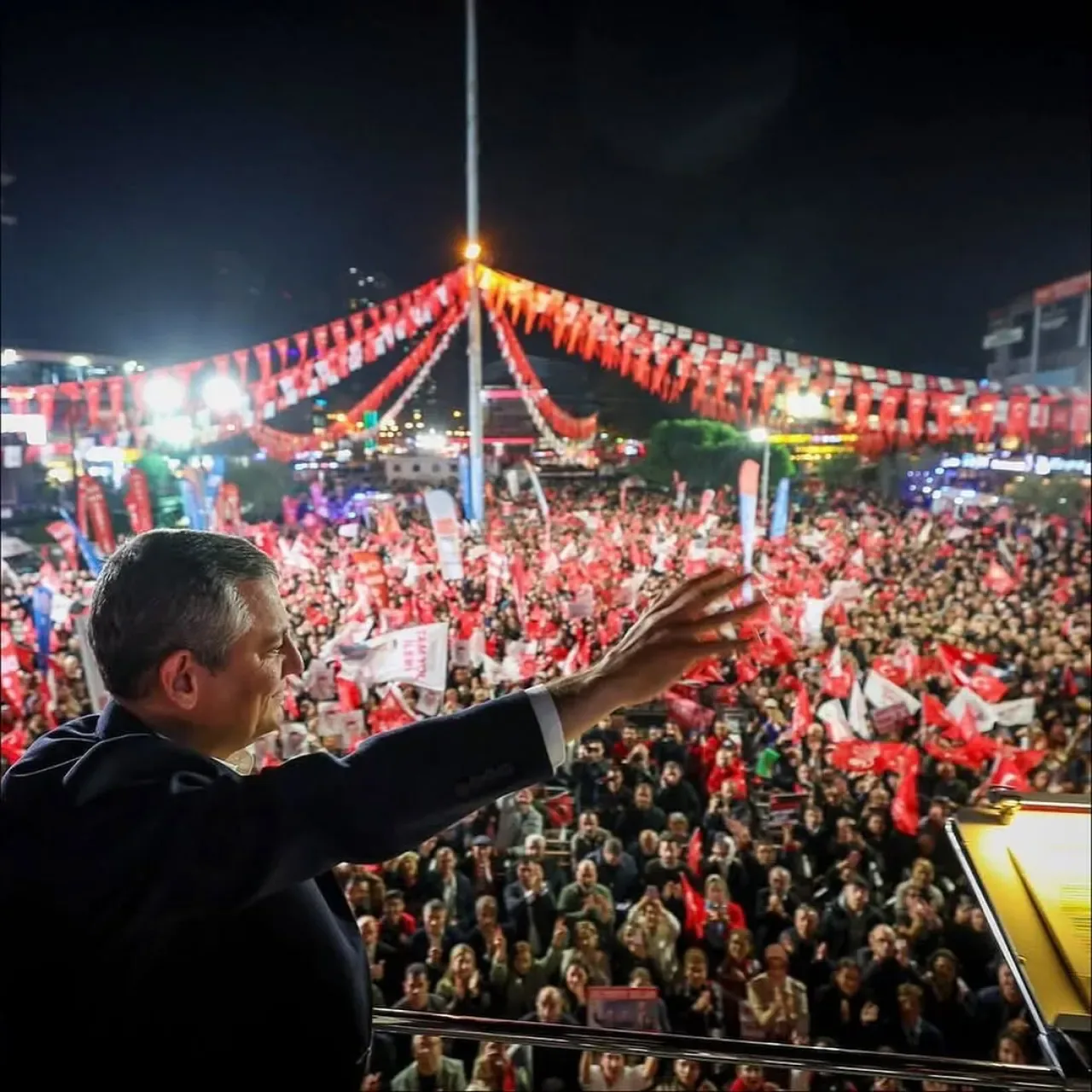 Esenyurt'ta Demokrasi ve Adalet Müdahalesi: İmamoğlu ve Özer'e Destek Mitingi Esenyurt'ta Demokrasi ve Adalet Müdahalesi: İmamoğlu ve Özer'e Destek Mitingi