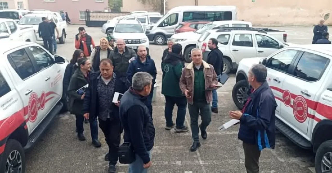 Sındırgı'daki 6.1 Büyüklüğündeki Deprem Sonrası DSİ Ekipleri Sahada Sındırgı'daki 6.1 Büyüklüğündeki Deprem Sonrası DSİ Ekipleri Sahada