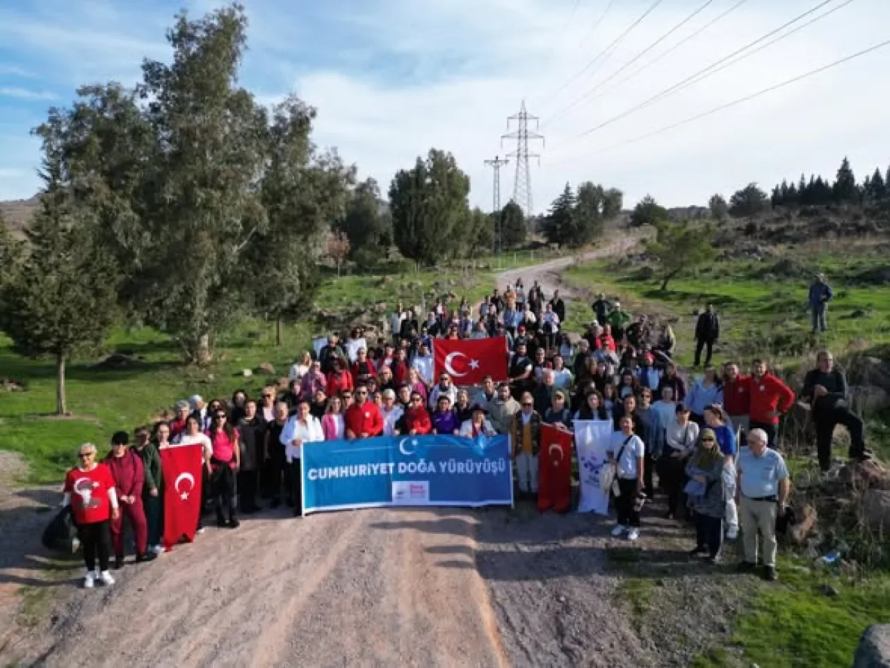 Çiğli'de Cumhuriyet Coşkusu Doğa Yürüyüşü ile Kutlandı Çiğli'de Cumhuriyet Coşkusu Doğa Yürüyüşü ile Kutlandı