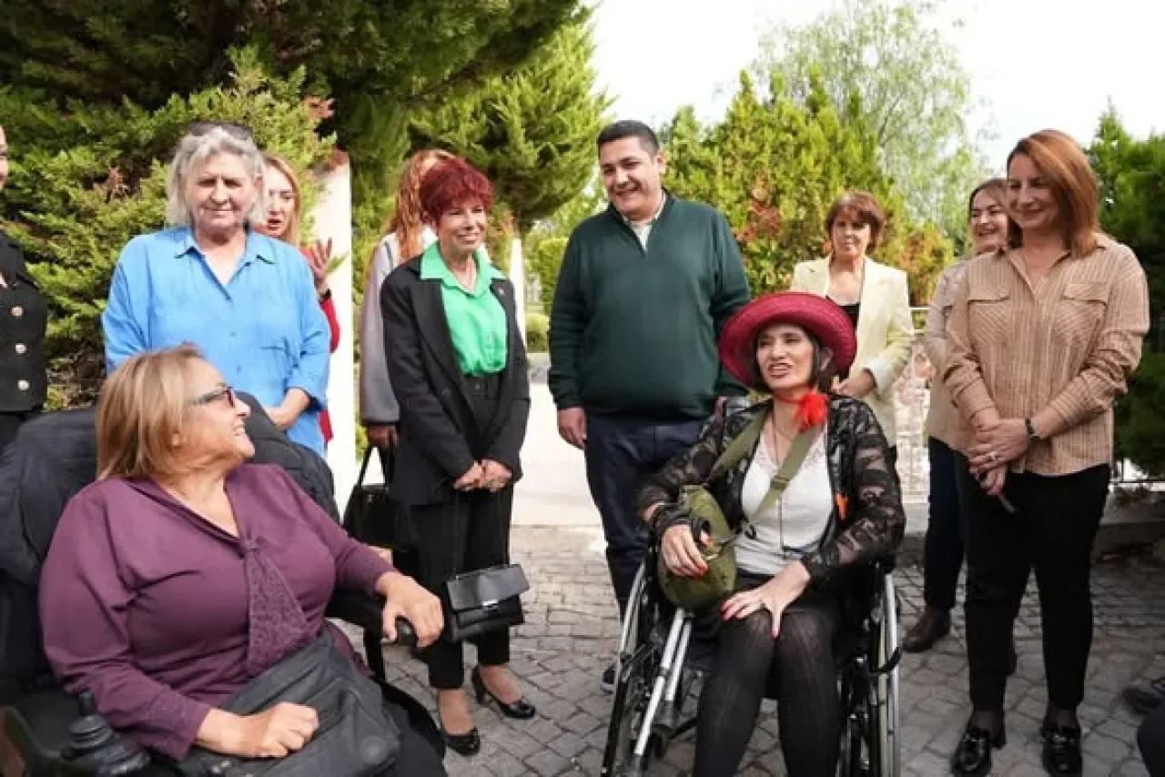 Çeşme Belediyesi Alaçatı Ek Hizmet Binası Engelsiz Erişimde Kırmızı Bayrak Aldı Çeşme Belediyesi Alaçatı Ek Hizmet Binası Engelsiz Erişimde Kırmızı Bayrak Aldı