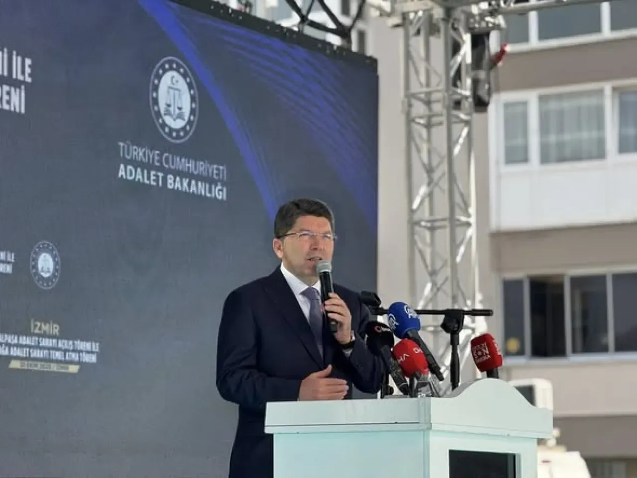 İzmir'de Adalet Yatırımı: Kemalpaşa Adliyesi Açıldı, Aliağa Adalet Sarayı'nın Temeli Atıldı İzmir'de Adalet Yatırımı: Kemalpaşa Adliyesi Açıldı, Aliağa Adalet Sarayı'nın Temeli Atıldı