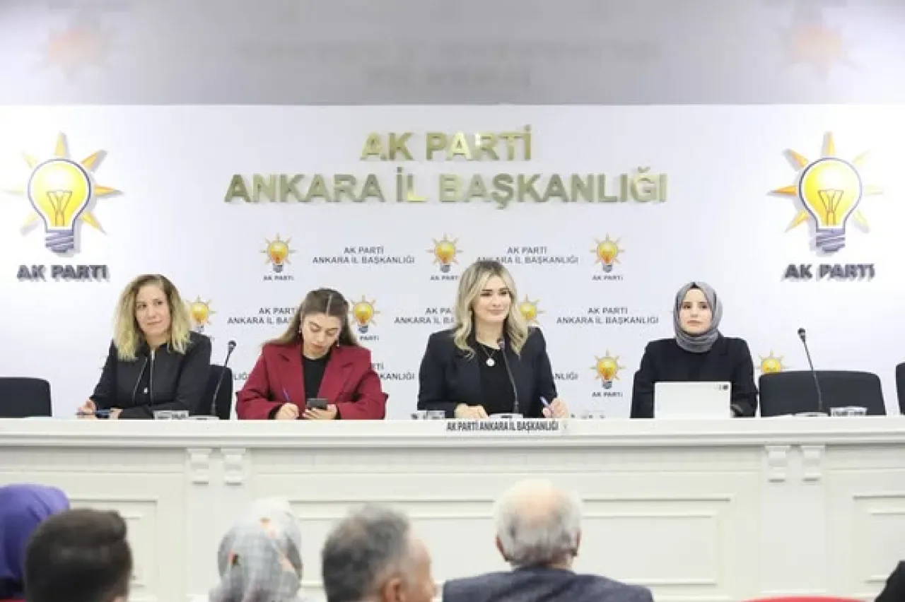 AK Parti Ankara'da Genişletilmiş İlçe Sekreterleri Toplantısı Gerçekleştirildi AK Parti Ankara'da Genişletilmiş İlçe Sekreterleri Toplantısı Gerçekleştirildi