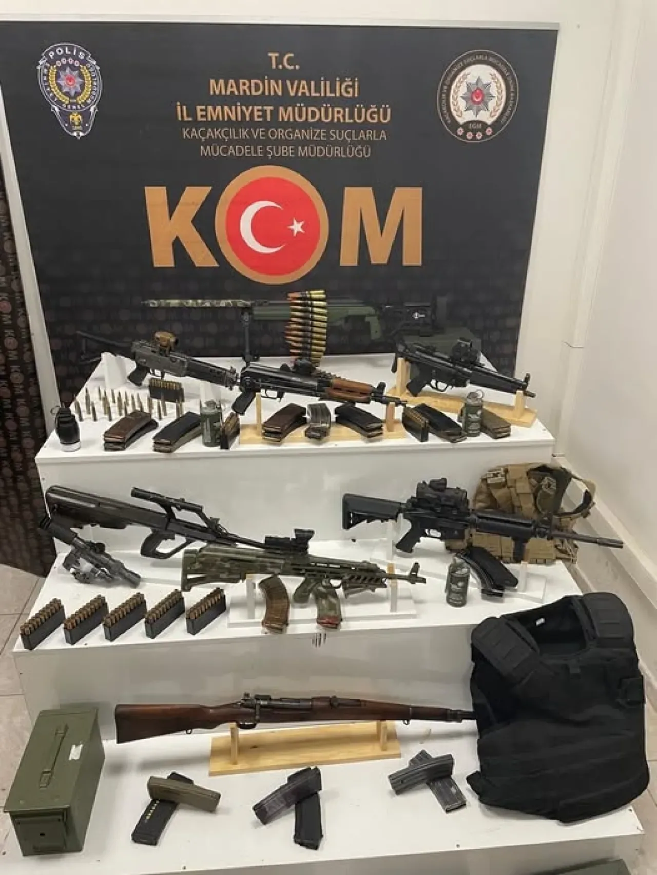 Mardin'de Silah Kaçakçılığı Operasyonu: Çok Sayıda Silah Ele Geçirildi Mardin'de Silah Kaçakçılığı Operasyonu: Çok Sayıda Silah Ele Geçirildi