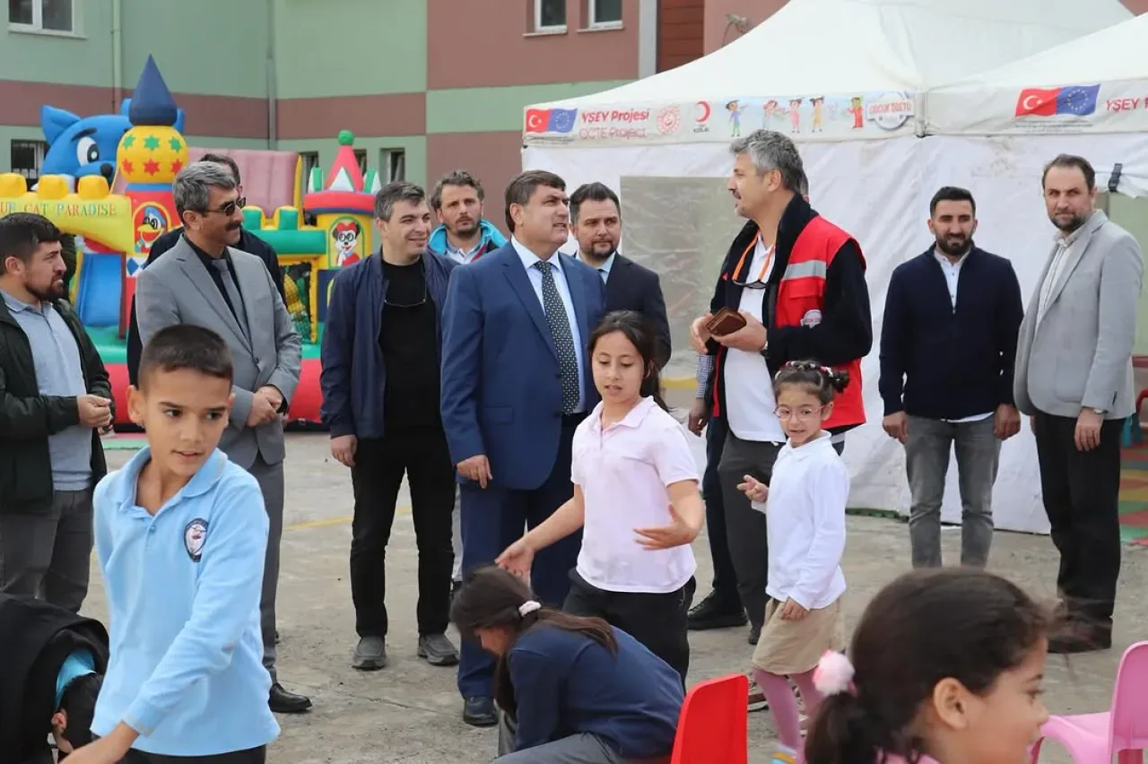 İstanbul Sultanbeyli'de Mobil TIR ile Çocuklara Eğitici ve Eğlenceli Etkinlikler İstanbul Sultanbeyli'de Mobil TIR ile Çocuklara Eğitici ve Eğlenceli Etkinlikler