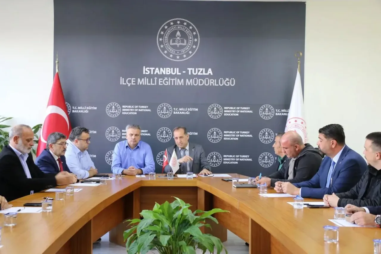 Tuzla'da Öğrenci Servis Güvenliği Toplantısı Yapıldı Tuzla'da Öğrenci Servis Güvenliği Toplantısı Yapıldı