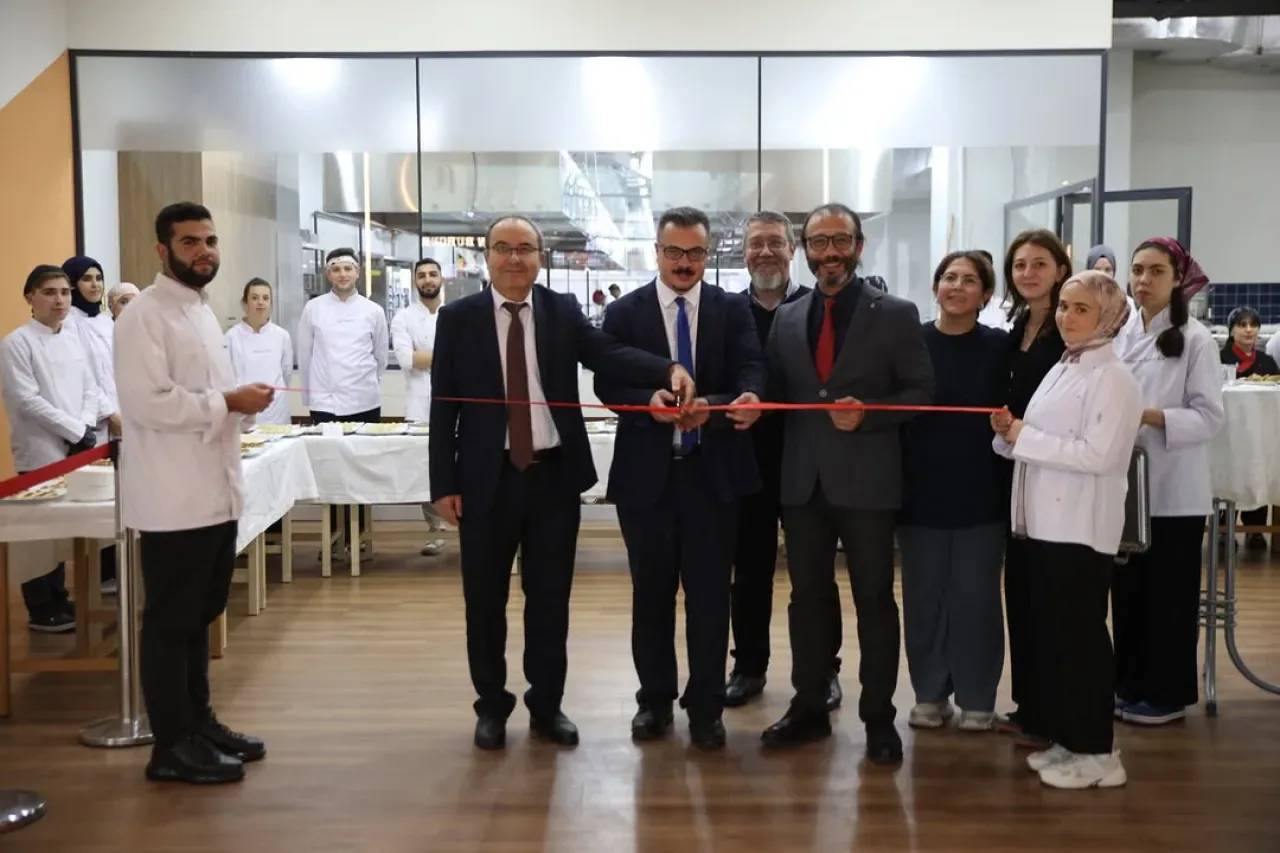 İstanbul Esenyurt Üniversitesi'nde Pastacılık Öğrencilerinden Kurabiye Tadım Etkinliği İstanbul Esenyurt Üniversitesi'nde Pastacılık Öğrencilerinden Kurabiye Tadım Etkinliği