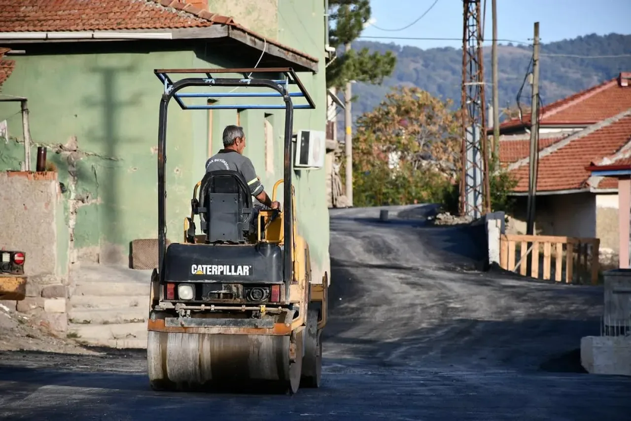 Kalecik Belediyesi, Yılanlı Mahallesi'nde Asfalt Çalışmalarını Sürdürüyor Kalecik Belediyesi, Yılanlı Mahallesi'nde Asfalt Çalışmalarını Sürdürüyor
