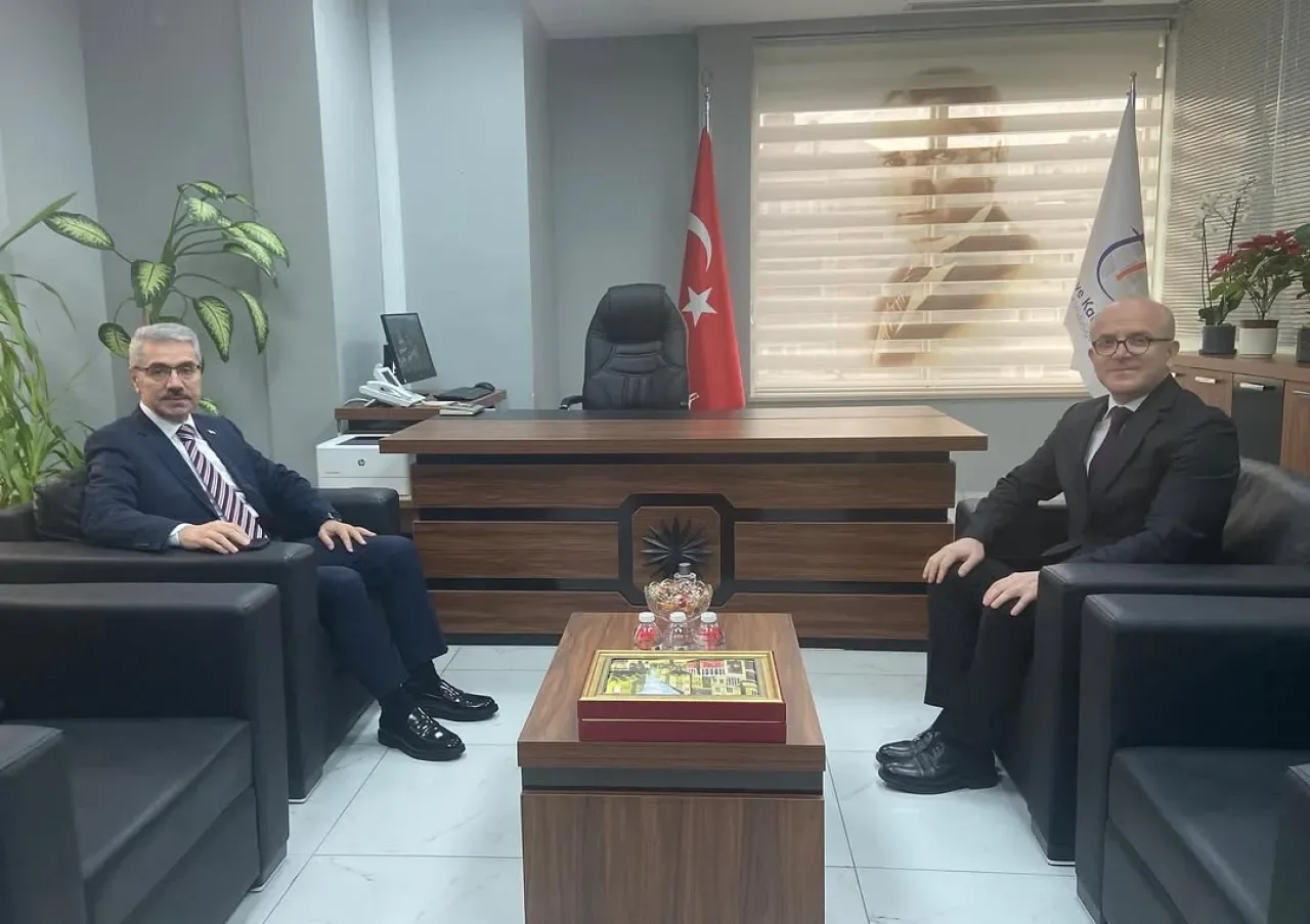 Üsküdar Kaymakamı Adem Yazıcı, İlçe Tapu Müdürlüğü'nde İncelemelerde Bulundu Üsküdar Kaymakamı Adem Yazıcı, İlçe Tapu Müdürlüğü'nde İncelemelerde Bulundu