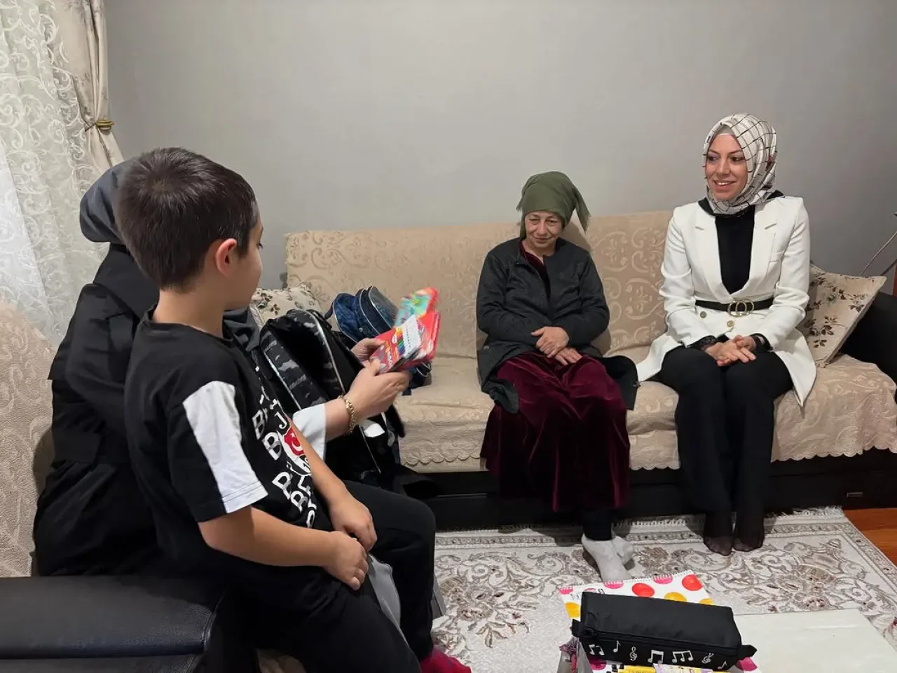 AK Parti Üsküdar İlçe Kadın Kolları Mahalle Mahalle Halkla Buluştu AK Parti Üsküdar İlçe Kadın Kolları Mahalle Mahalle Halkla Buluştu