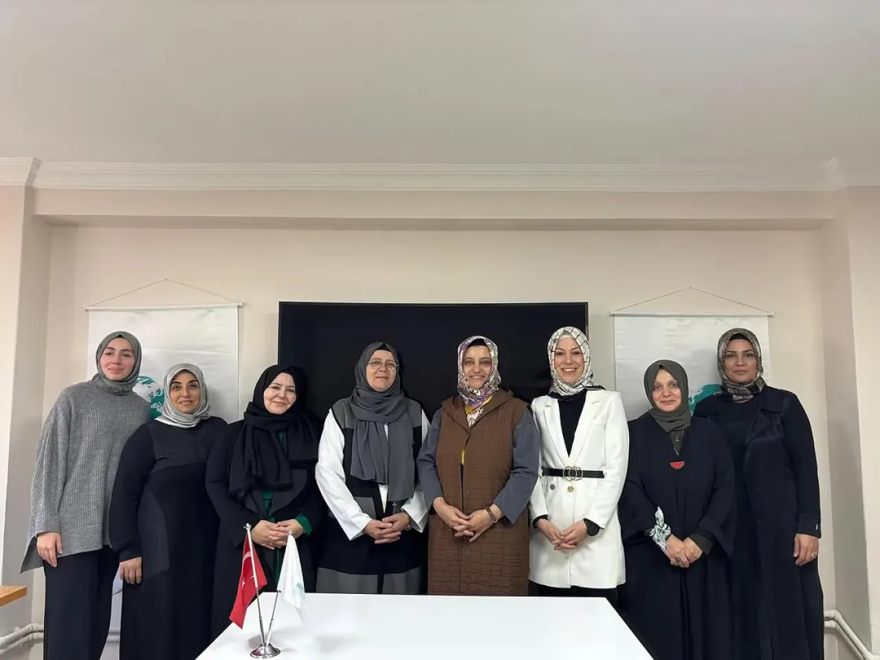 AK Parti Üsküdar Kadın Kolları, Mihrimah Uluslararası Öğrenci Derneği'ni Ziyaret Etti AK Parti Üsküdar Kadın Kolları, Mihrimah Uluslararası Öğrenci Derneği'ni Ziyaret Etti
