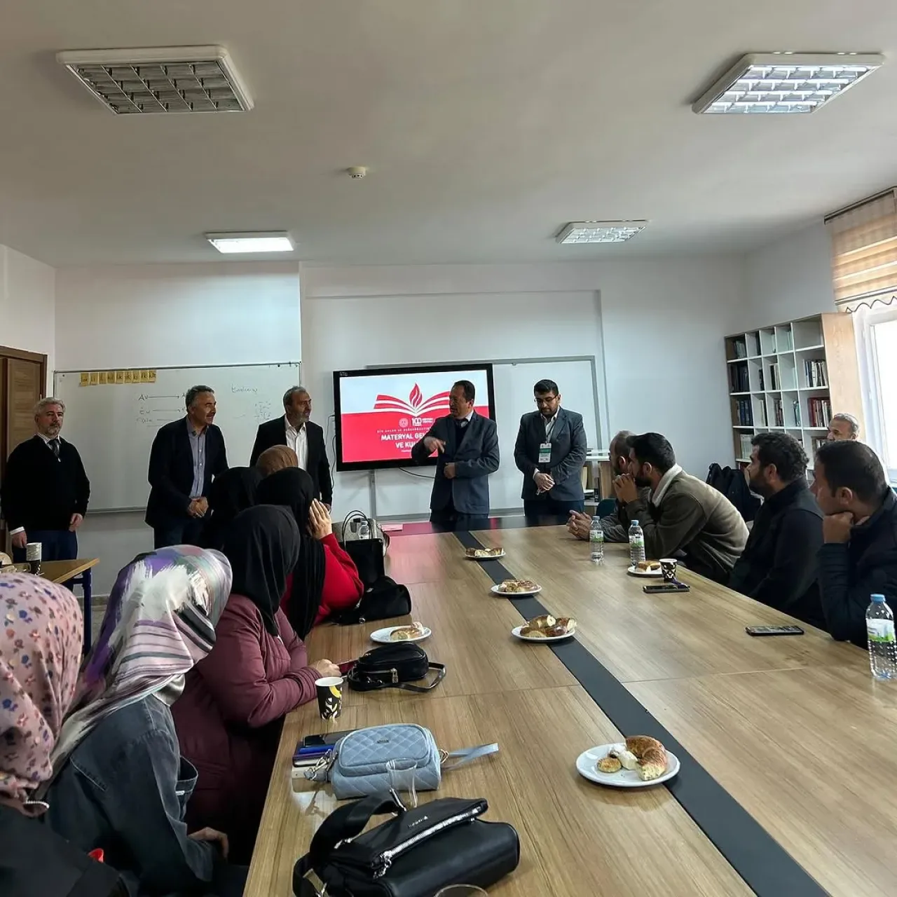 Şereflikoçhisar'da Din Kültürü Öğretmenlerine Hizmet İçi Eğitim Semineri Düzenlendi Şereflikoçhisar'da Din Kültürü Öğretmenlerine Hizmet İçi Eğitim Semineri Düzenlendi
