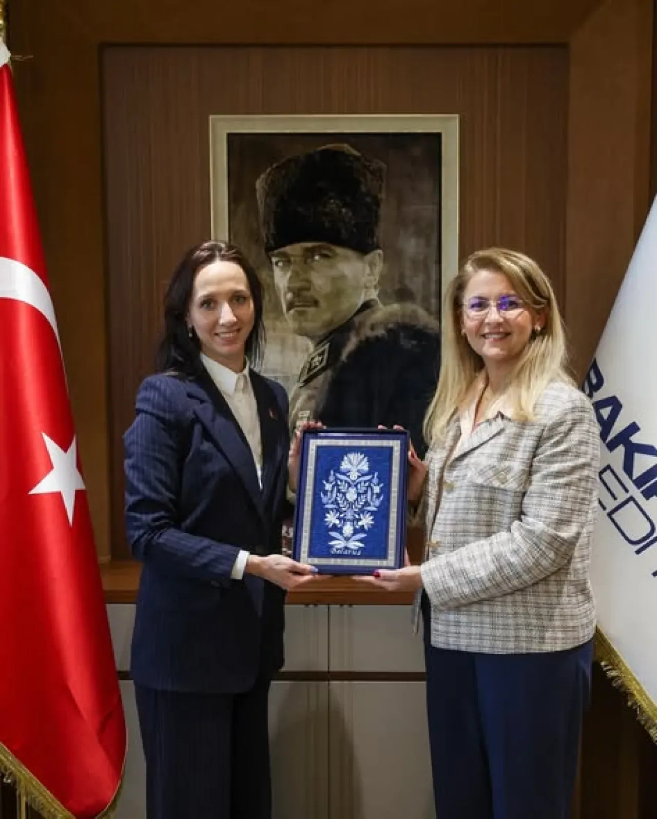 CHP'li Ovalıoğlu, Belarus İstanbul Başkonsolosu'nu Ağırladı CHP'li Ovalıoğlu, Belarus İstanbul Başkonsolosu'nu Ağırladı