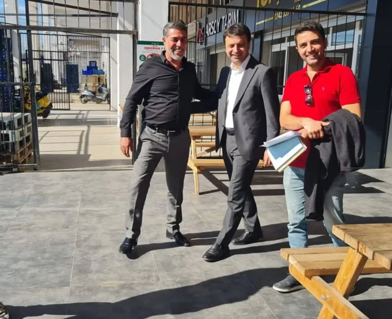 Antalya Milletvekili Mustafa Köse, Toptancı Hal'de İncelemelerde Bulundu Antalya Milletvekili Mustafa Köse, Toptancı Hal'de İncelemelerde Bulundu