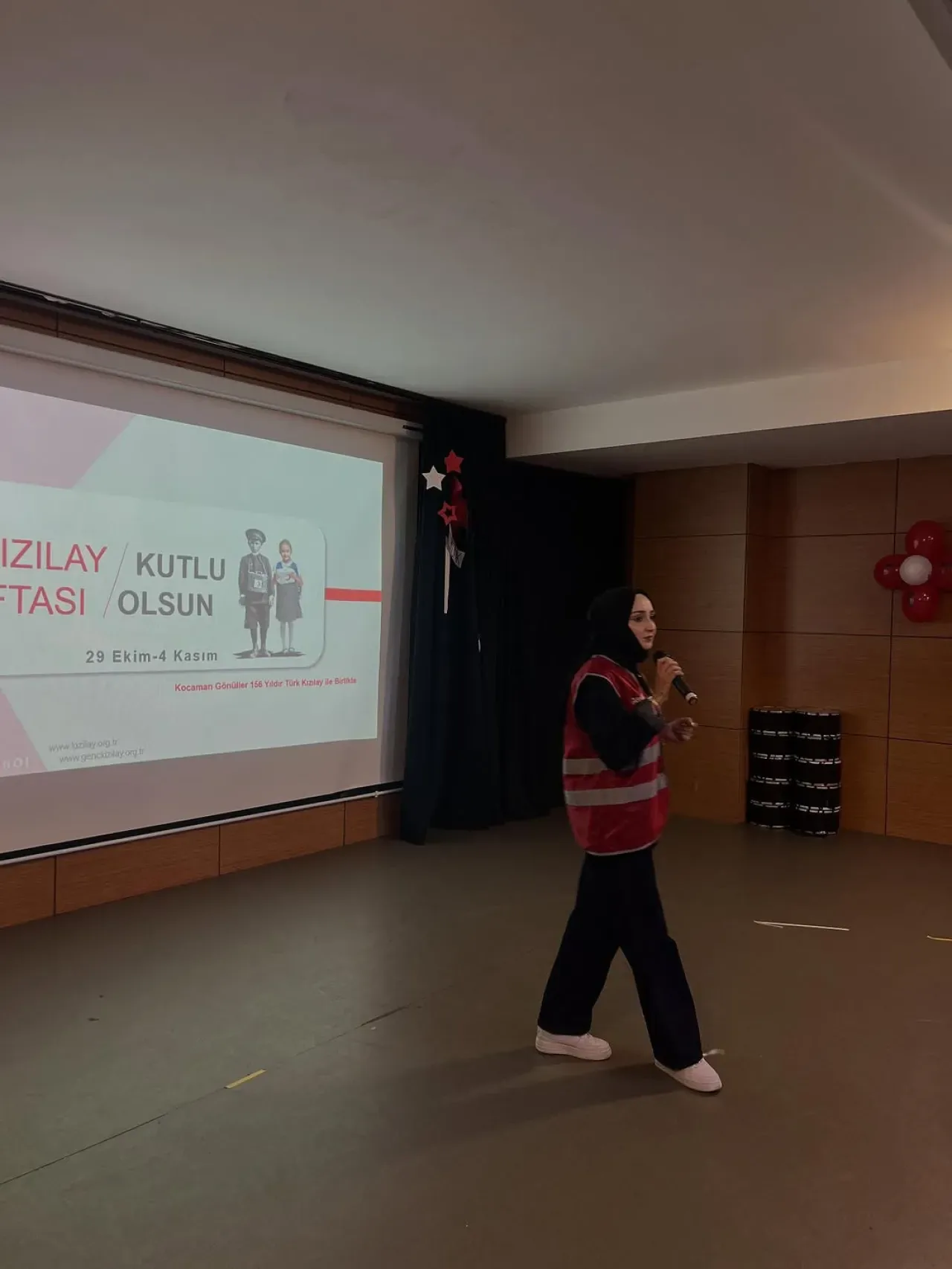 Genç Kızılay'dan Ümraniye'de Öğrencilere İyilik ve Dayanışma Eğitimi Genç Kızılay'dan Ümraniye'de Öğrencilere İyilik ve Dayanışma Eğitimi