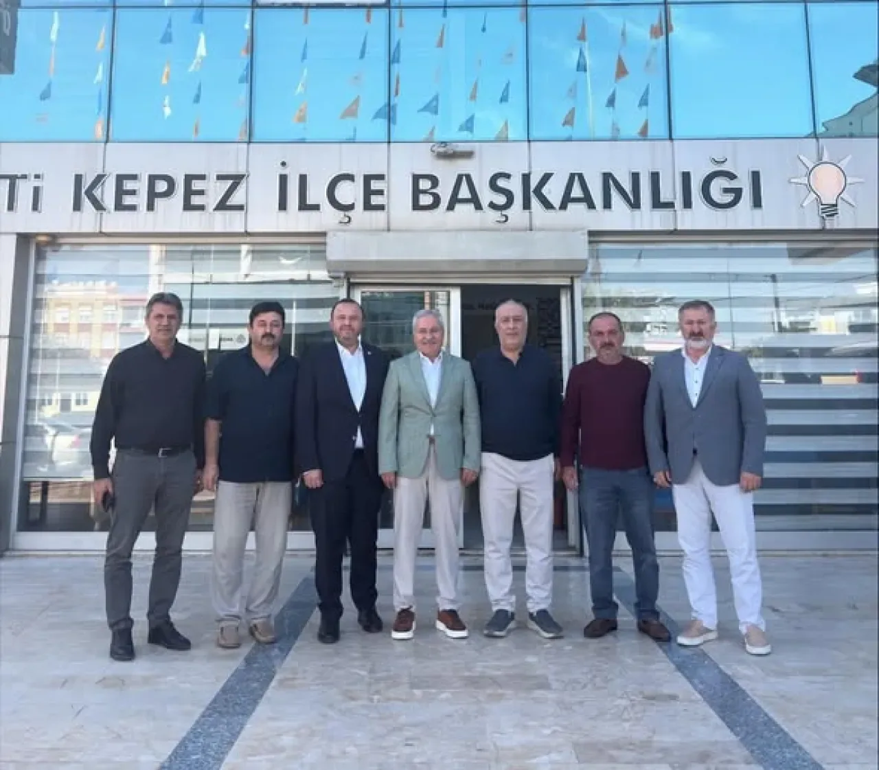 AK Parti Antalya Milletvekili Taş, Kepez'de Eski İlçe Başkanlarıyla Buluştu AK Parti Antalya Milletvekili Taş, Kepez'de Eski İlçe Başkanlarıyla Buluştu