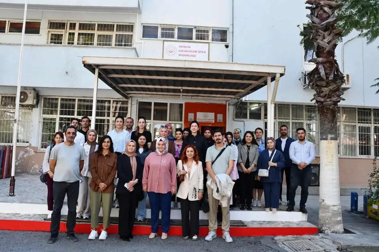 Antalya'da Çocuk Hizmetlerinde Bilgi Alışverişi Ziyareti Antalya'da Çocuk Hizmetlerinde Bilgi Alışverişi Ziyareti