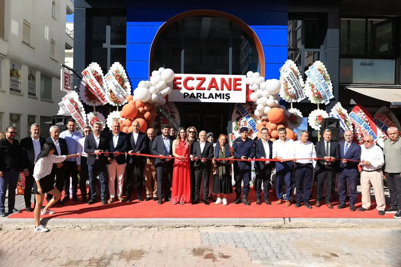 Kumluca'da Parlamış Eczanesi Hizmete Açıldı Kumluca'da Parlamış Eczanesi Hizmete Açıldı