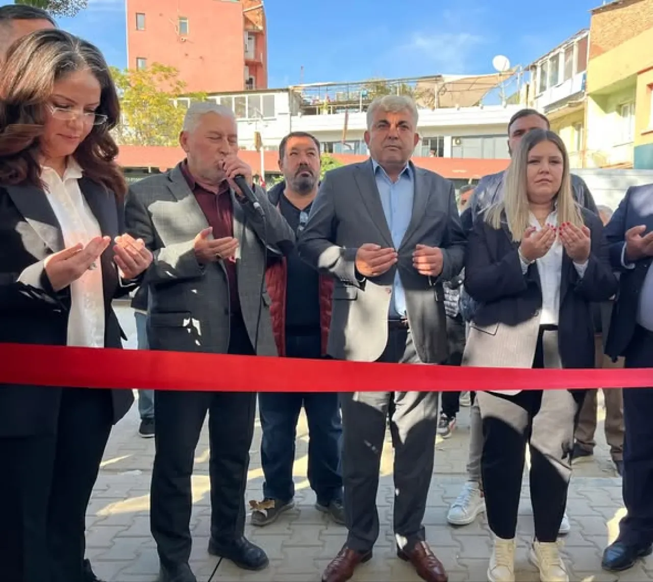 Kiraz Belediyesi, İlçeye Yeni Açılan Point Coffee'nin Açılış Törenine Katıldı Kiraz Belediyesi, İlçeye Yeni Açılan Point Coffee'nin Açılış Törenine Katıldı