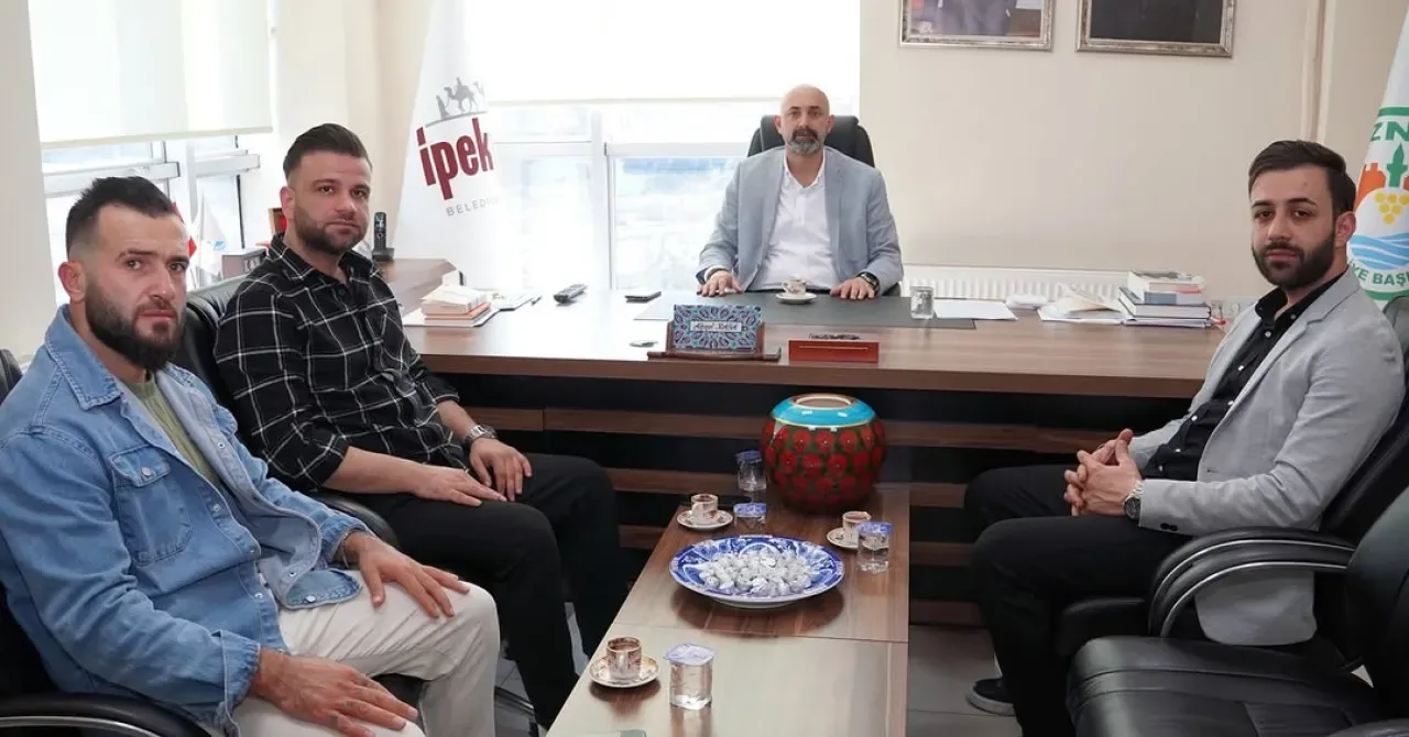 İznik Belediyesi'nde Dostluk Ziyareti: Ayık Türkiye Derneği Yönetimi Kabul Edildi İznik Belediyesi'nde Dostluk Ziyareti: Ayık Türkiye Derneği Yönetimi Kabul Edildi