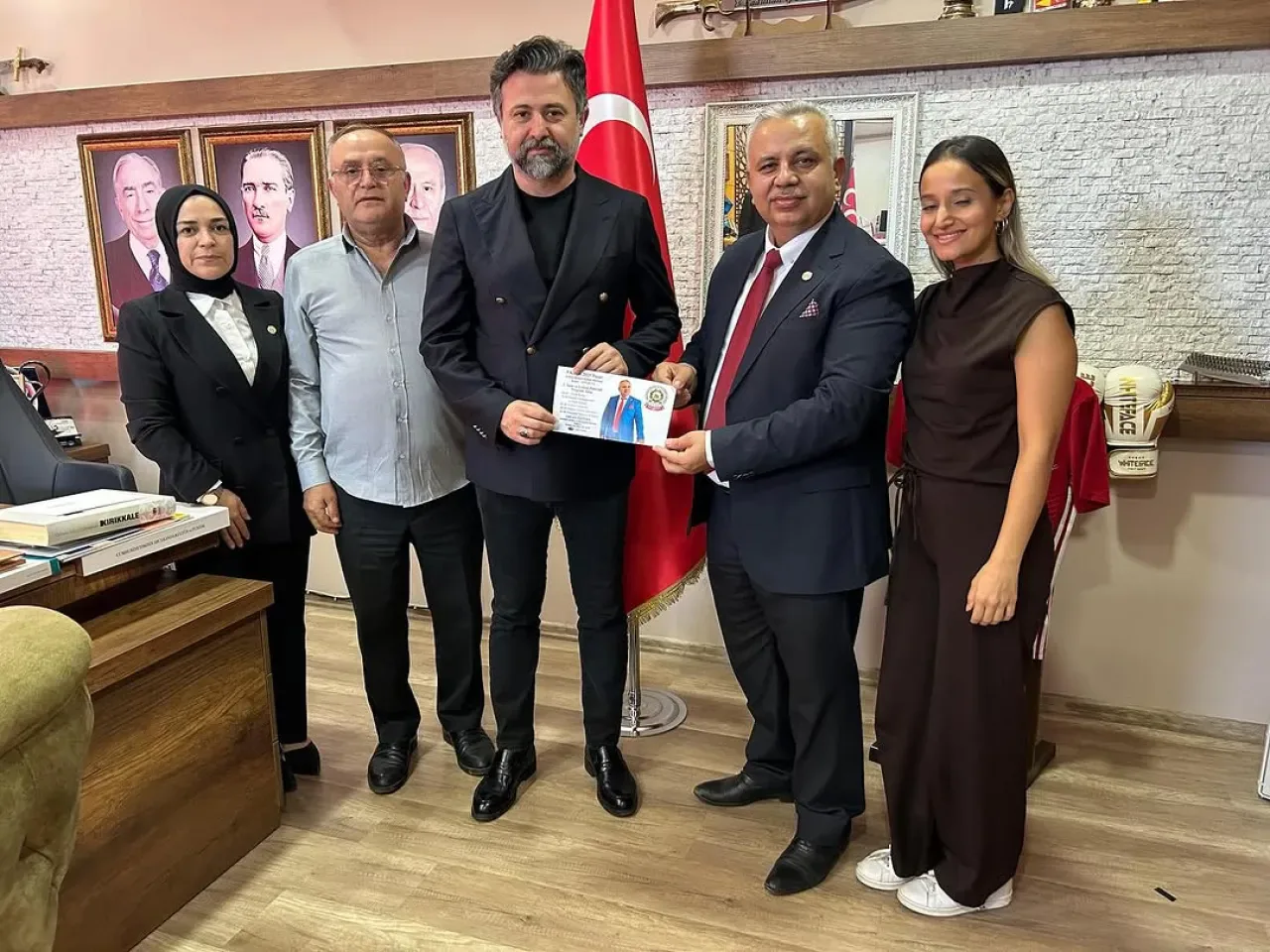 Melliler Derneği, MHP Antalya İl Başkanlığı'nı Ziyaret Etti Melliler Derneği, MHP Antalya İl Başkanlığı'nı Ziyaret Etti