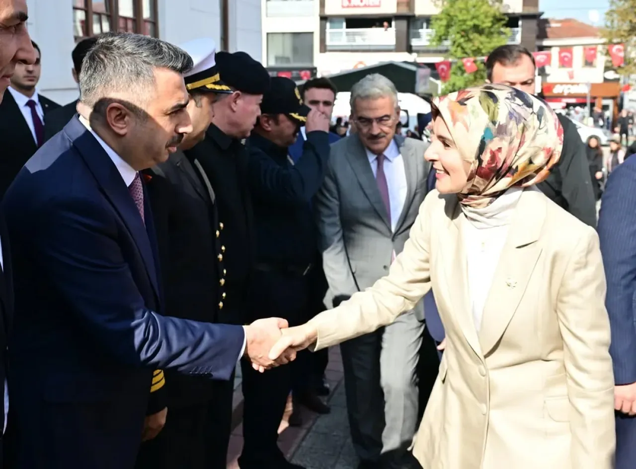 Bursa'da Aile ve Sosyal Hizmetler Bakanı Göktaş ve Vali Ayyıldız Ziyaret Edildi Bursa'da Aile ve Sosyal Hizmetler Bakanı Göktaş ve Vali Ayyıldız Ziyaret Edildi