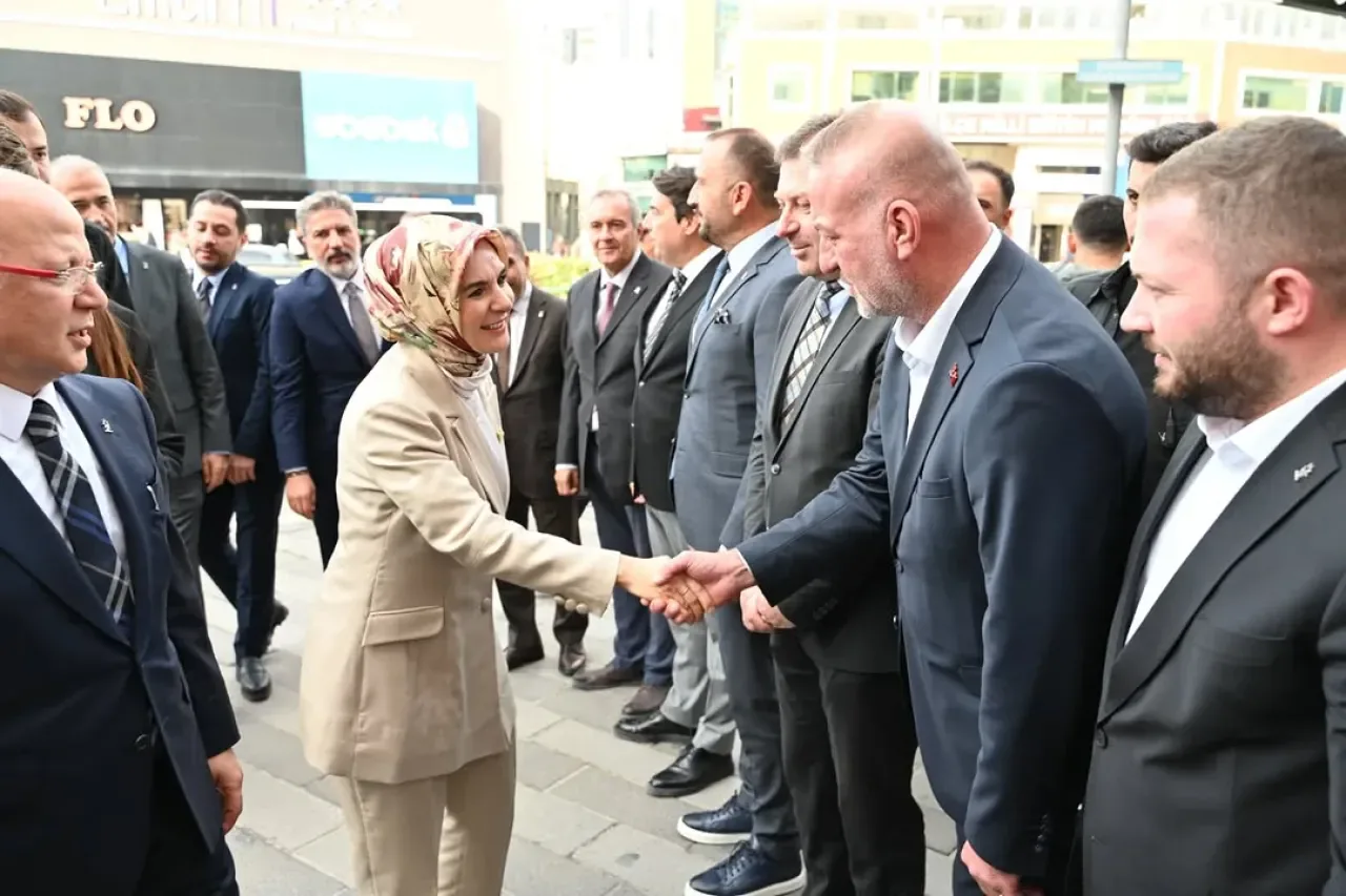 Bursa Karacabey'de Aile ve Sosyal Hizmetler Bakanı Göktaş ile Siyasi Buluşma Bursa Karacabey'de Aile ve Sosyal Hizmetler Bakanı Göktaş ile Siyasi Buluşma