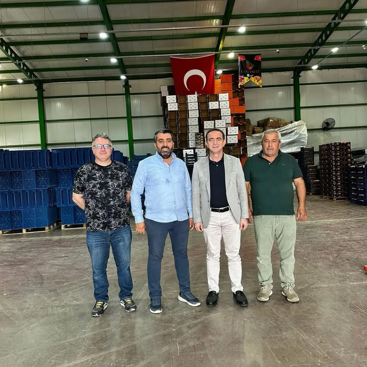 Keles Belediye Başkanı Ali Doğru, Selçuk'ta Narenciye Tesisinde İncelemelerde Bulundu Keles Belediye Başkanı Ali Doğru, Selçuk'ta Narenciye Tesisinde İncelemelerde Bulundu