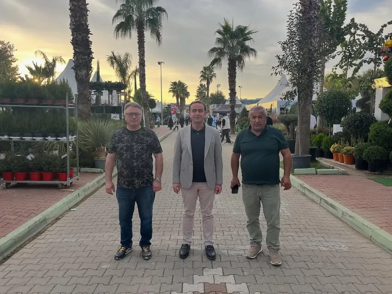 Bursa Keles Belediye Başkanı Ödemiş'teki Süs Bitkileri Sergisini Ziyaret Etti Bursa Keles Belediye Başkanı Ödemiş'teki Süs Bitkileri Sergisini Ziyaret Etti