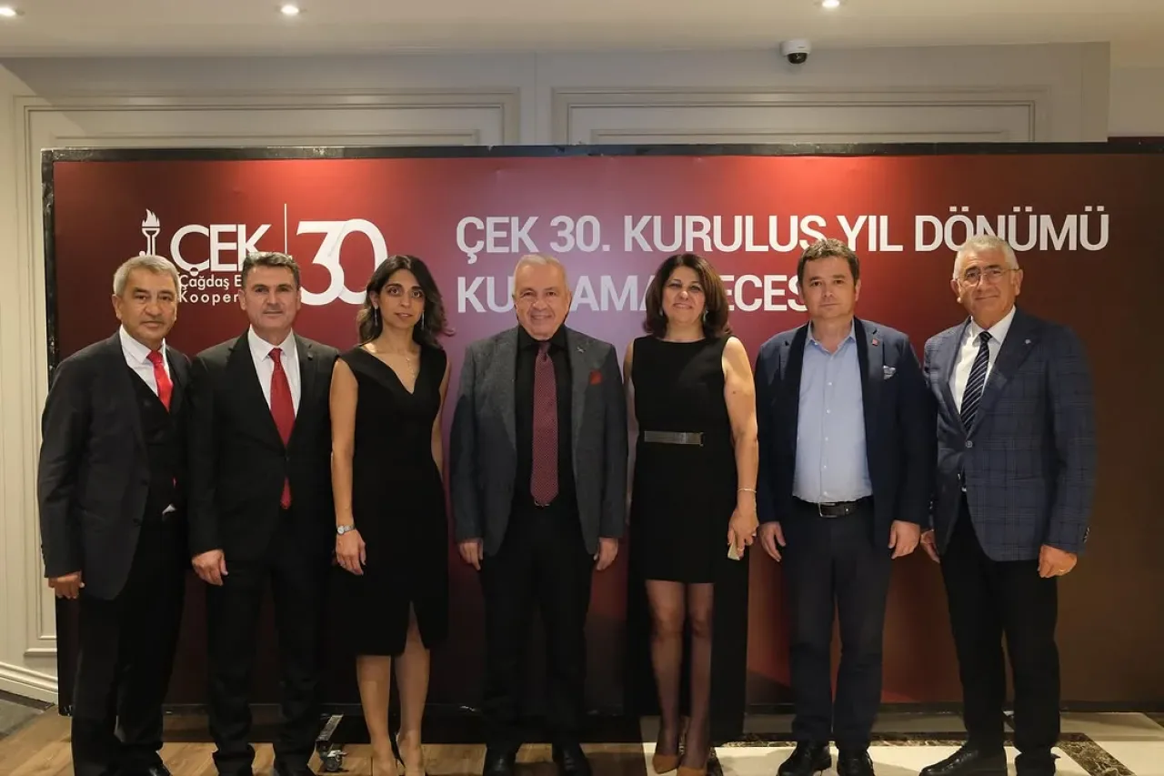 Çağdaş Eğitim Kooperatifi 30. Yılını Kutladı Çağdaş Eğitim Kooperatifi 30. Yılını Kutladı
