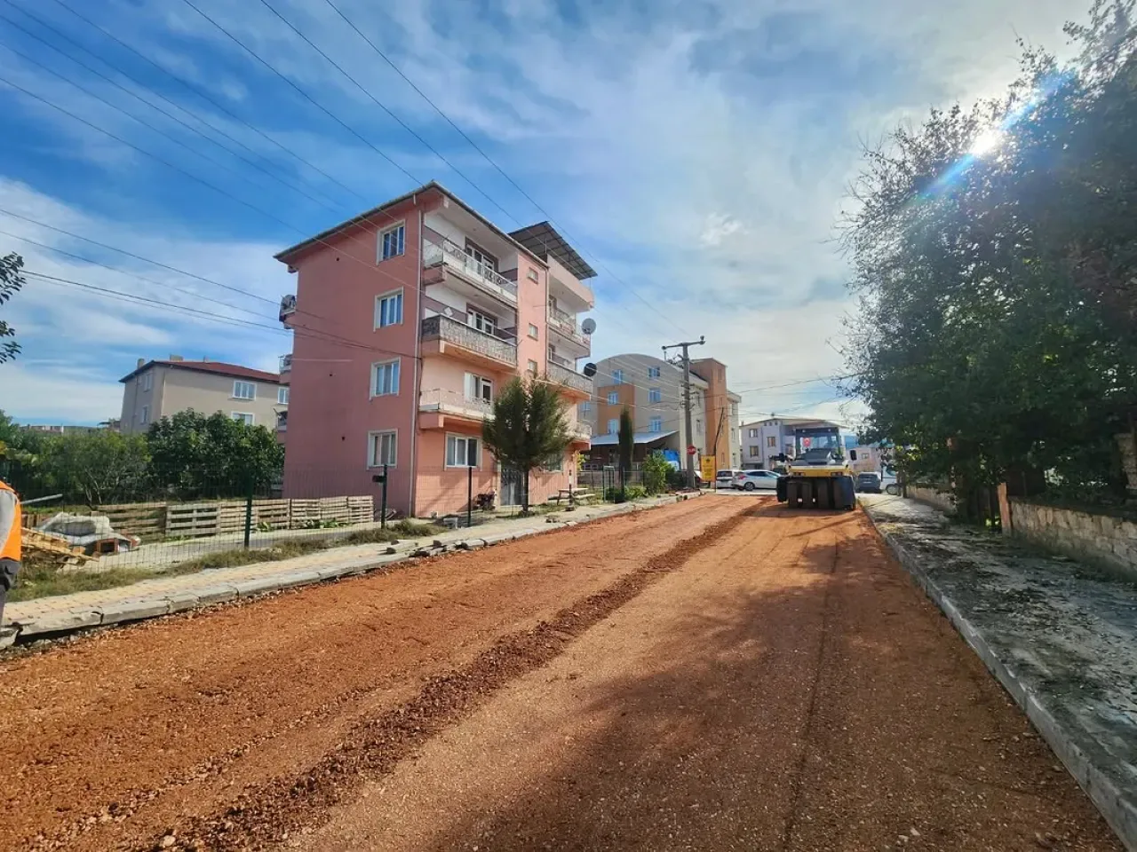 Orhaneli'nde 300 Evler Mahallesi'nde Altyapı Çalışmaları Sürüyor Orhaneli'nde 300 Evler Mahallesi'nde Altyapı Çalışmaları Sürüyor