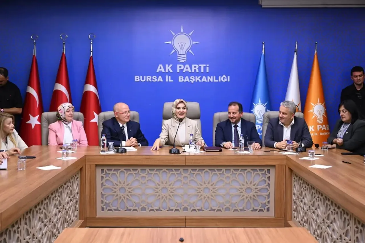 Bursa Orhaneli Belediye Başkanı, Aile ve Sosyal Hizmetler Bakanı Göktaş ile Görüştü Bursa Orhaneli Belediye Başkanı, Aile ve Sosyal Hizmetler Bakanı Göktaş ile Görüştü