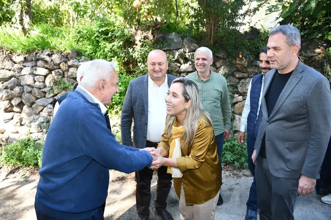 AK Partili Vural, Alanya'da Mahalle Başkanını Ziyaret Etti AK Partili Vural, Alanya'da Mahalle Başkanını Ziyaret Etti