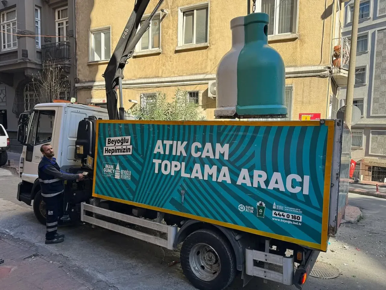 Beyoğlu Belediyesi, Cam Atıkları Geri Dönüştürerek Doğayı Koruyor Beyoğlu Belediyesi, Cam Atıkları Geri Dönüştürerek Doğayı Koruyor