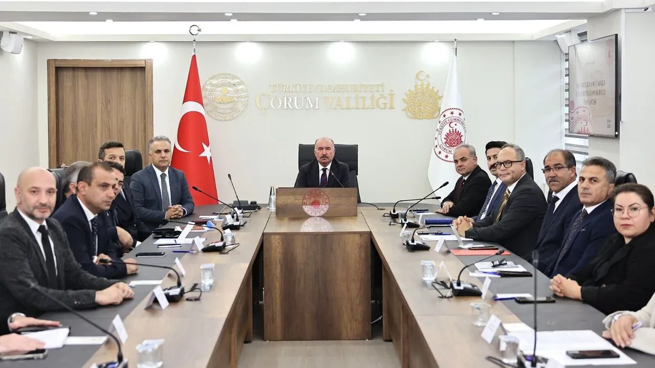 Çorum'da bağımlılıkla mücadele kurulu toplandı: Gençlik koruma çalışmaları hızlandırılacak Çorum'da bağımlılıkla mücadele kurulu toplandı: Gençlik koruma çalışmaları hızlandırılacak