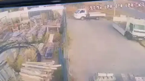 Eskişehir'de el freni çekilmeyen kamyonet sürücüsünü ezdi: 1 ölü