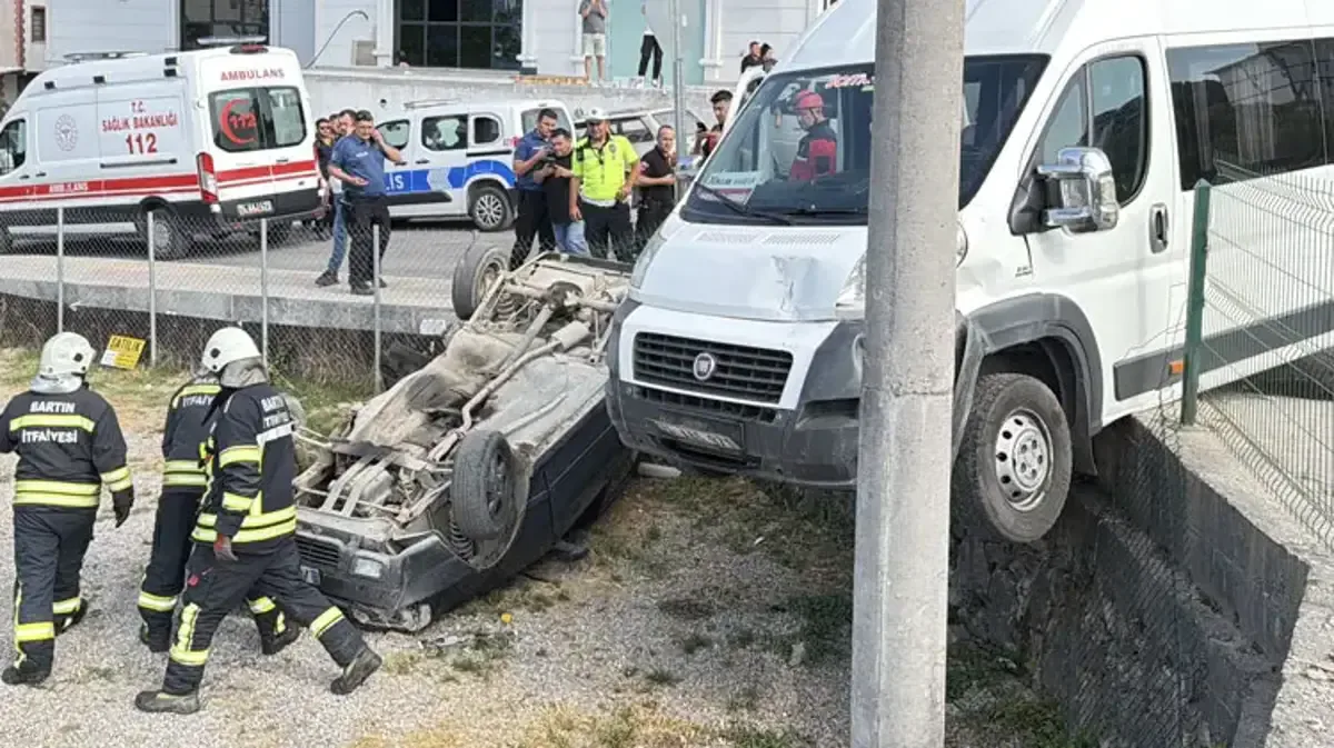 Bartın Çayırlar Kavşağı'nda Korkutan Kaza: Otomobil Takla Attı Bartın Çayırlar Kavşağı'nda Korkutan Kaza: Otomobil Takla Attı