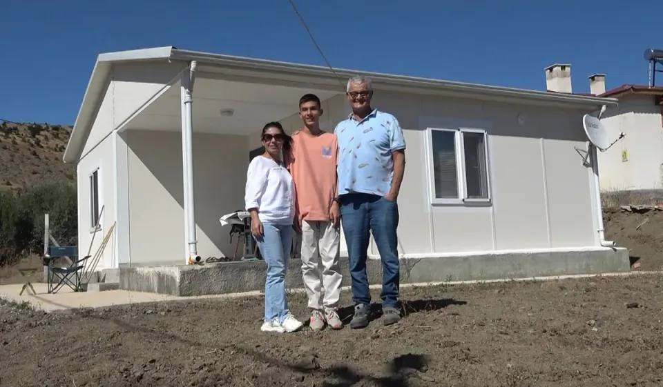 90'ların 'Mankenler Kralı' Engin Koç'tan İlham Veren Başarı: Mezuniyet Gururu görseli