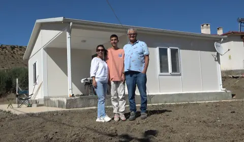 90'ların 'Mankenler Kralı' Engin Koç'tan İlham Veren Başarı: Mezuniyet Gururu