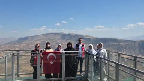 Siirt'te Şehit Anneleri ve Eşleri Manevi Ziyaret Etti: Valiliğe de Kabul Oldular