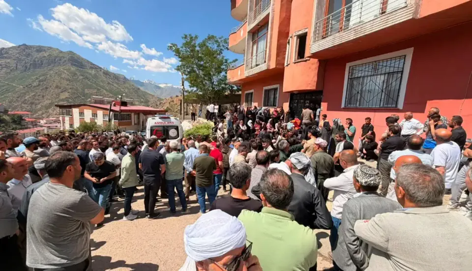 Şemdinli'de Dehşet: Uzman Çavuş Ailesini Katledip İntihara Kalkıştı görseli