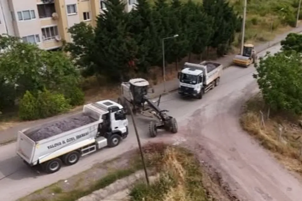 Yalova Elmalık Köyü yolunda sıcak asfalt hamlesi: Ulaşım standartları yükseldi görseli