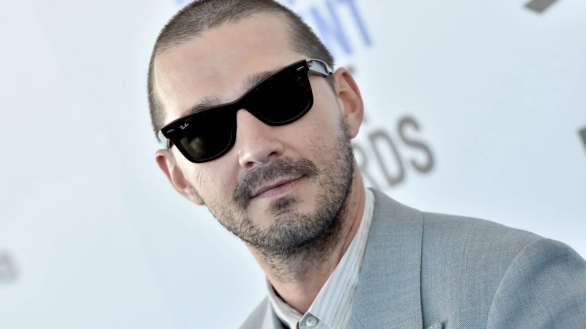 Shia LaBeouf'tan Şaşırtan Değişim: Nadir Görülen Fotoğrafı Gündem Oldu Shia LaBeouf'tan Şaşırtan Değişim: Nadir Görülen Fotoğrafı Gündem Oldu