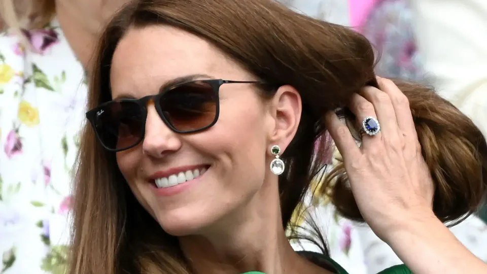 Kate Middleton'ın Wimbledon Şıklığı: Polka Dot Detaylı Etek Gündem Oldu görseli