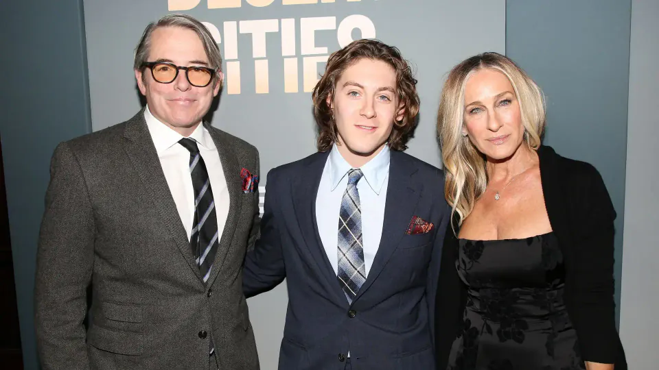 Sarah Jessica Parker ve Matthew Broderick, oğlu James Wilkie ile Broadway gecesinde: "Nepo baby" etiketinin ötesinde bir miras görseli