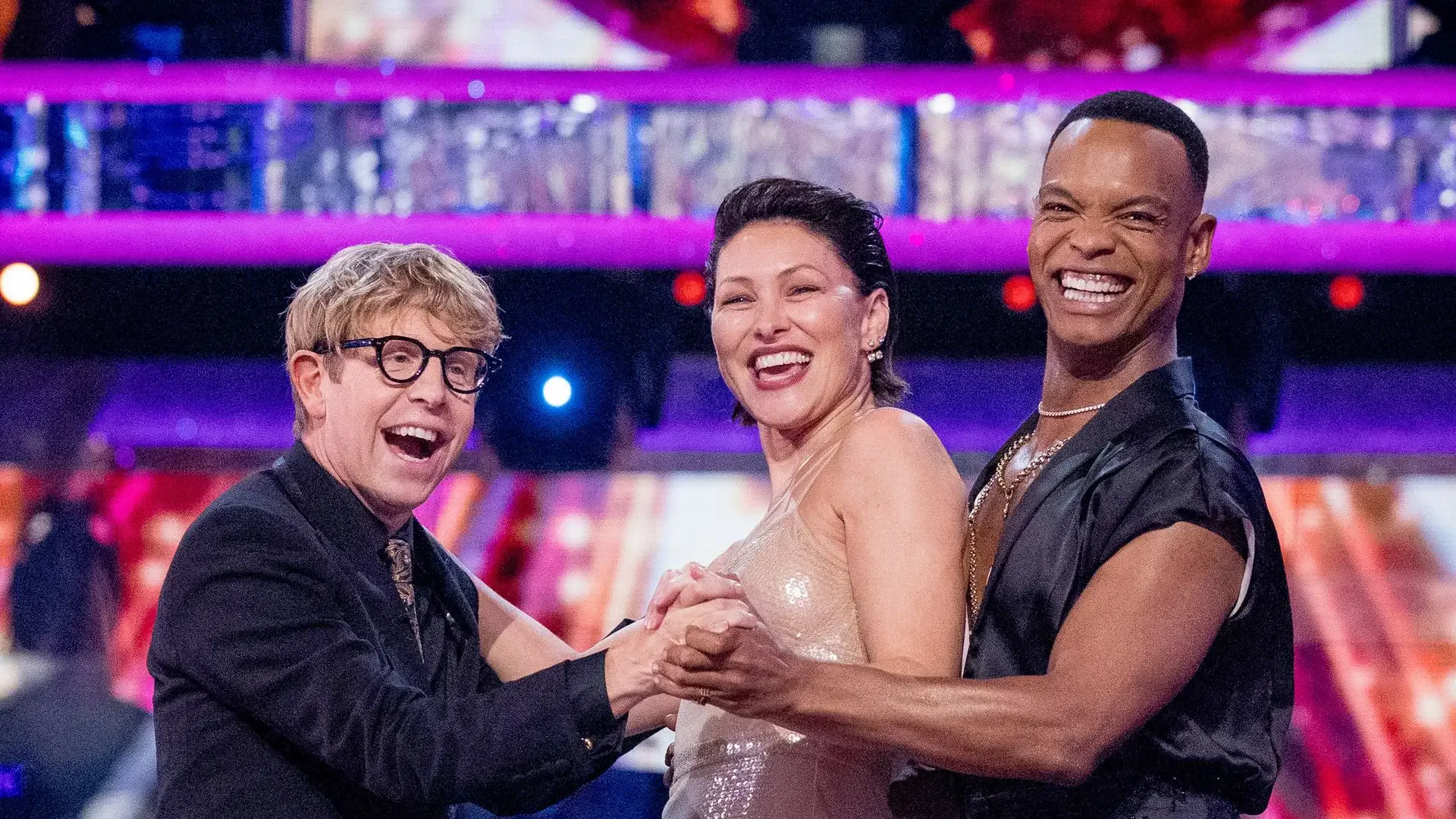 Strictly Come Dancing 2026: Yeni Sezon Tess Daly ve Claudia Winkleman Liderliğinde Başladı Strictly Come Dancing 2026: Yeni Sezon Tess Daly ve Claudia Winkleman Liderliğinde Başladı