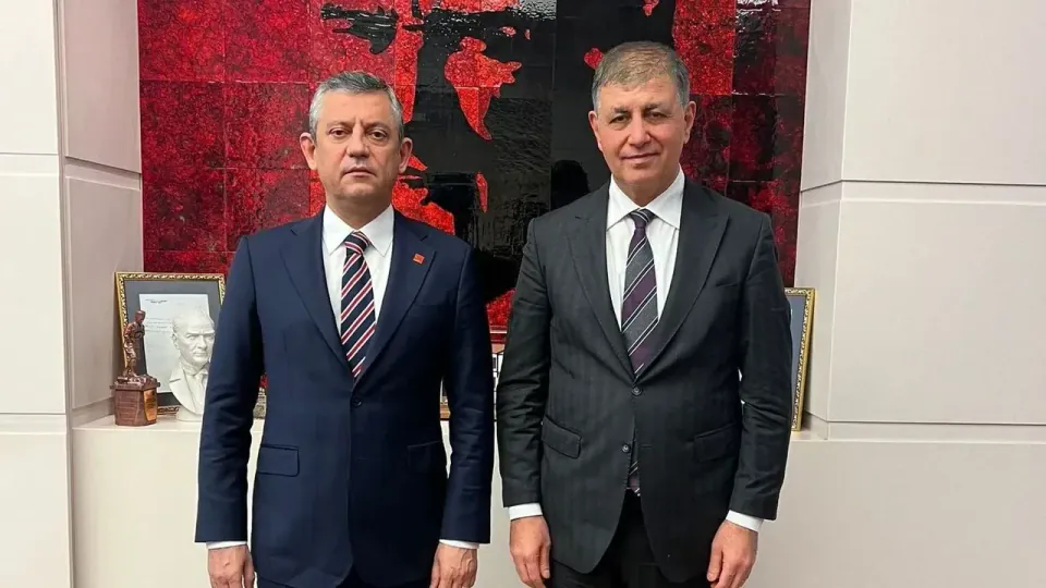 Siyasette İzmir Depremi: Cemil Tugay İddiaları ve AK Parti'nin Gençlik Vizyonu görseli