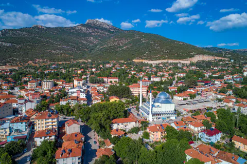 Burdur'da Görkemli Düğün: Pala Dayı'nın Oğlu Samet ile Arzu Evlendi