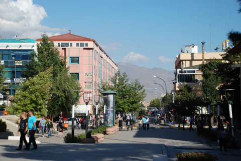 Erzincan Fevzipaşa Çarşısı'nda Korkutan Yangın